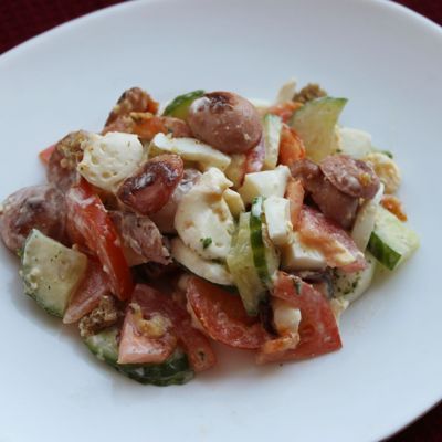 Даже если у вас осталась одна сосиска, можно приготовить сытное вкусное блюдо простой и быстрый рецепт салата